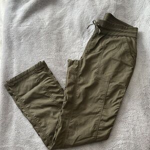 EUC Women’s North Face Lightweight Active Pants Size M